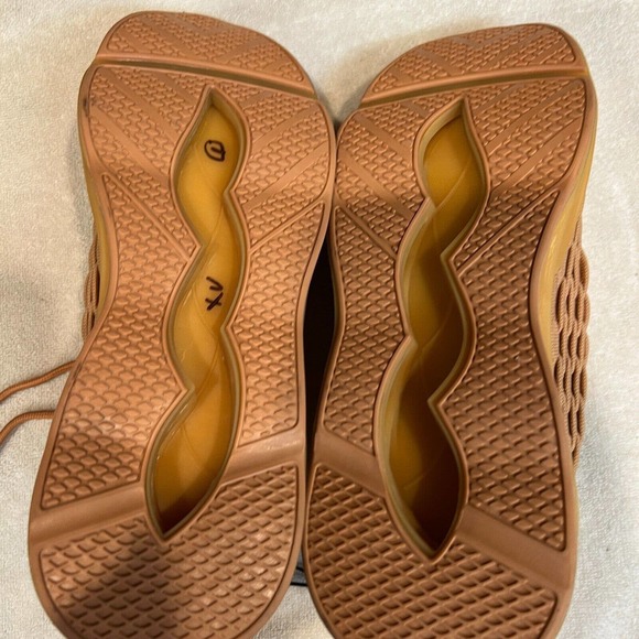 Mens Beige Non-slip Running Shoes NWOT Size 8 SupSport EU 42 Spiral Sole UNIQUE - Picture 10 of 10